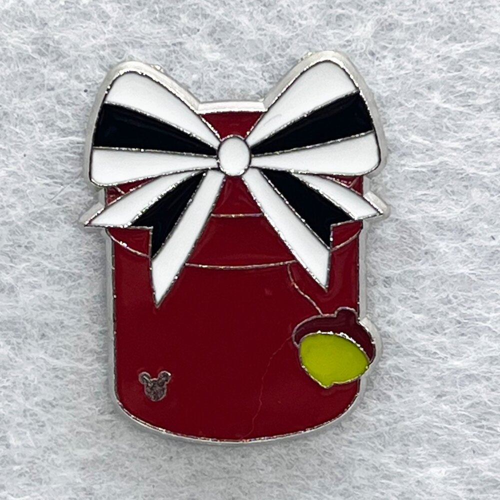 🔮 5/$25 Disney Character Presents Chip N Dale Acorn‎ Pin